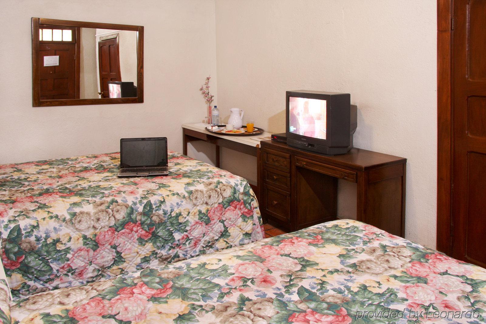 Hotel Urdinola Saltillo Zimmer foto
